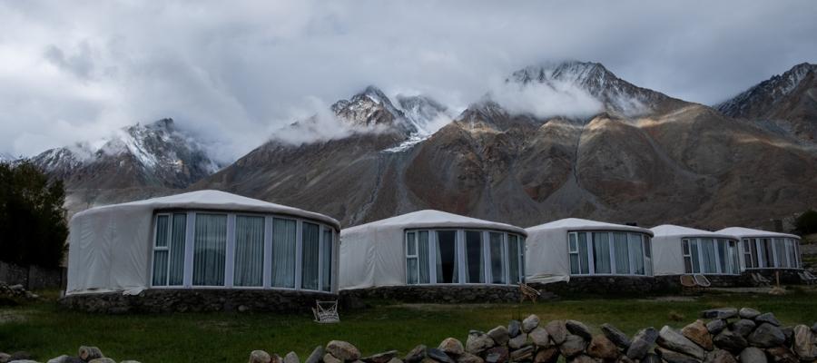 10 Best Luxury Hotels in the World for Your Honeymoon Tour | Couple Travel Goals