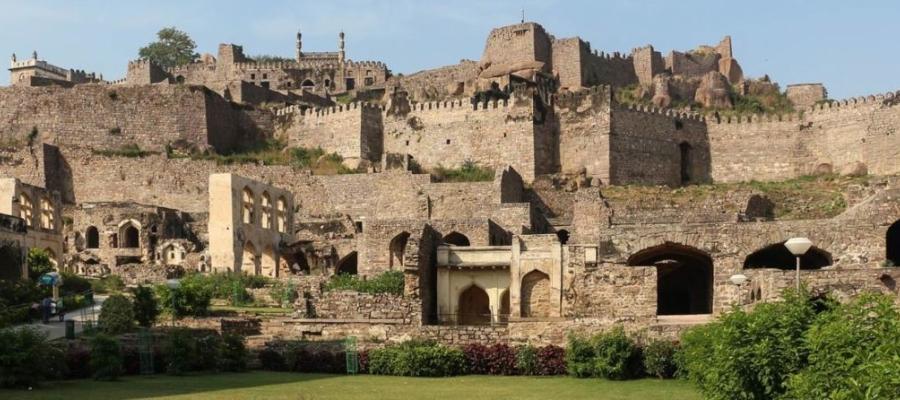 Make a visit to the mighty Golconda Fort! | Indian Panorama